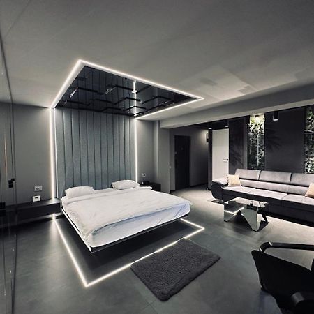 The Hatz By Rh Living Bukares Bagian luar foto